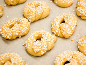 RESEP NORWEGIAN CHEESE COOKIES (KRAKELING / MONDE)